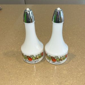 Vintage Gemco Corningware SPICE OF LIFE Vinegar and Oul Cruets Milk Glass